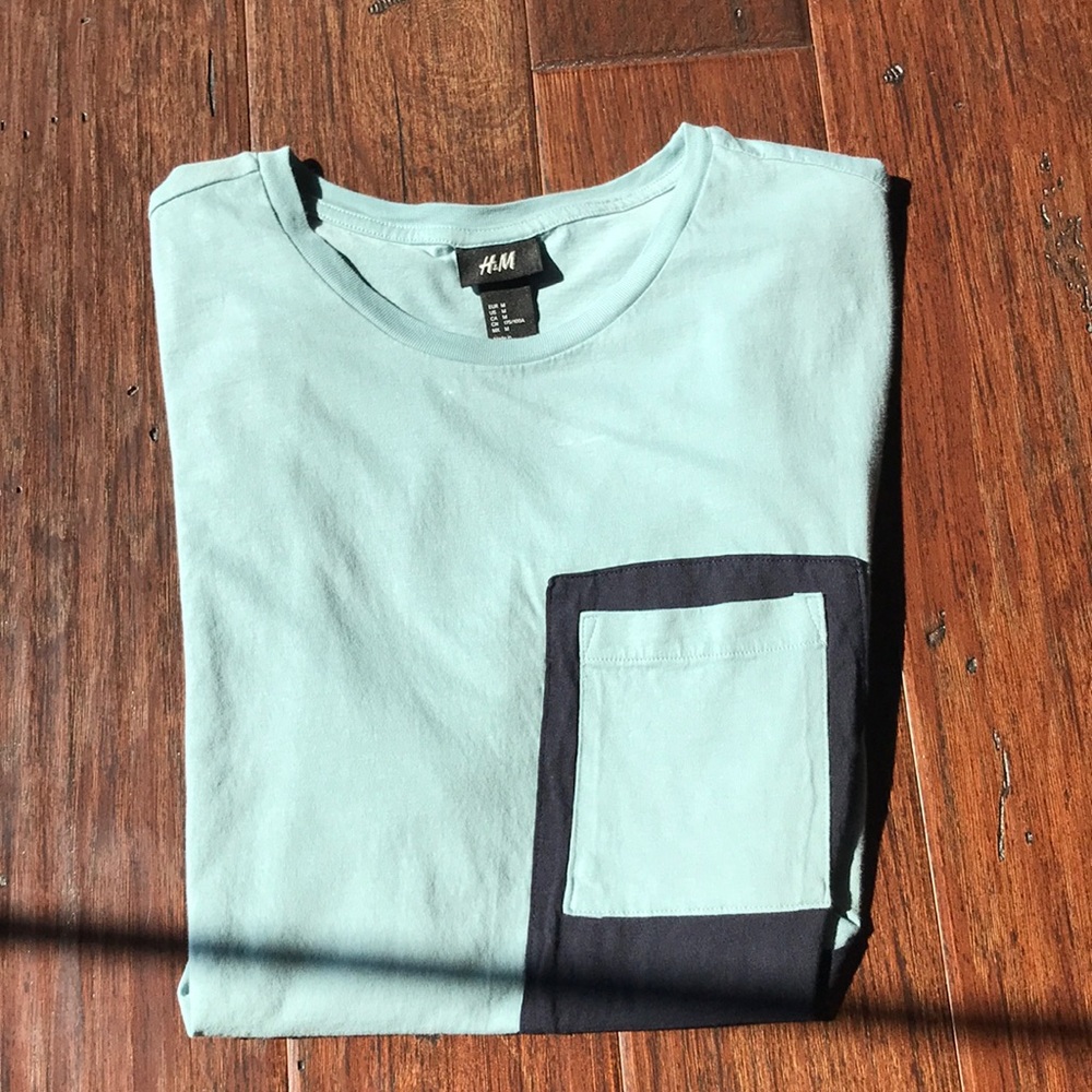 HM seafoam blue gray color block pocket t